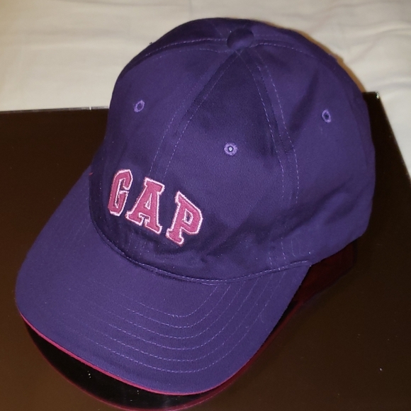 GAP | Accessories | Ladies Gap Cap | Poshmark display picture 3